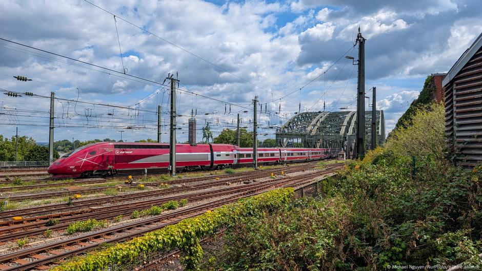 Eurostar plans double-decker trains as rivals eye Tunnel