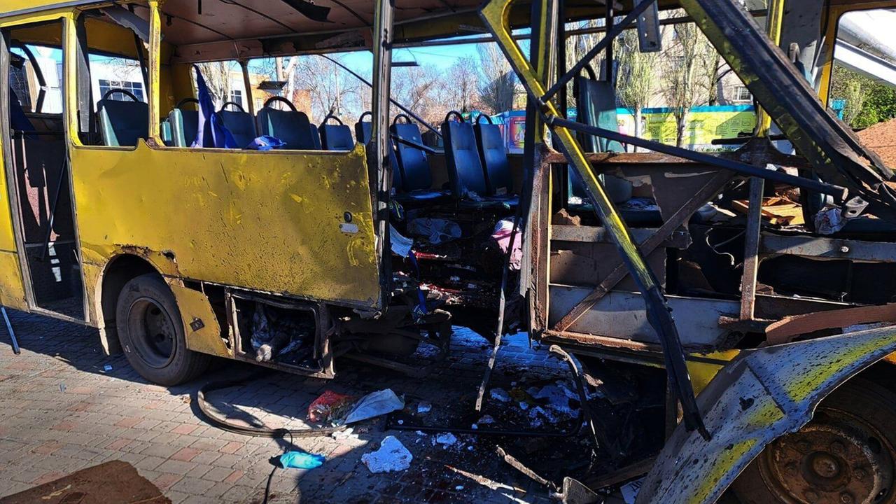 Tote bei Drohnenangriff auf Bus in ukrainischem Nikopol