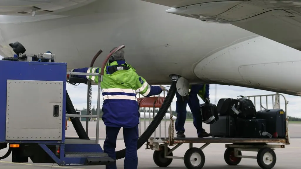 +50% pour le pétrole mais +153% pour le kérosène: entre pénuries, logistique tendue et marché mondial fragmenté, l'explosion du carburant pour avion est d'une "ampleur exceptionnelle"