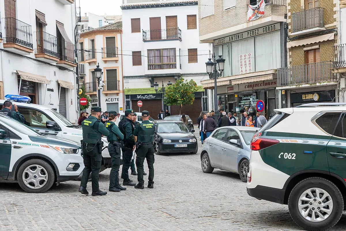 "Iba como un loco dándole hachazos a todo": Máxima tensión en Montefrío tras el ataque de un marroquí a tres vecinos