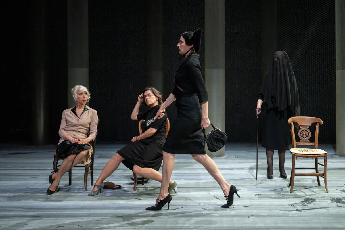Au Théâtre de Gennevilliers, Thibaud Croisy met le désordre au cœur de « La Maison de Bernarda Alba »
