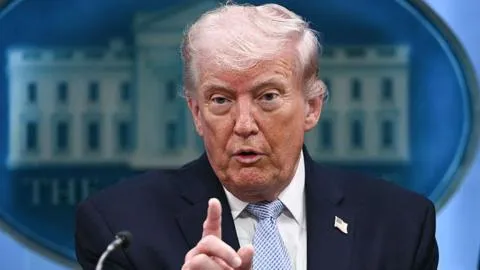Trump dice que "toda una civilización morirá esta noche" si Irán no llega a un acuerdo para reabrir el estrecho de Ormuz