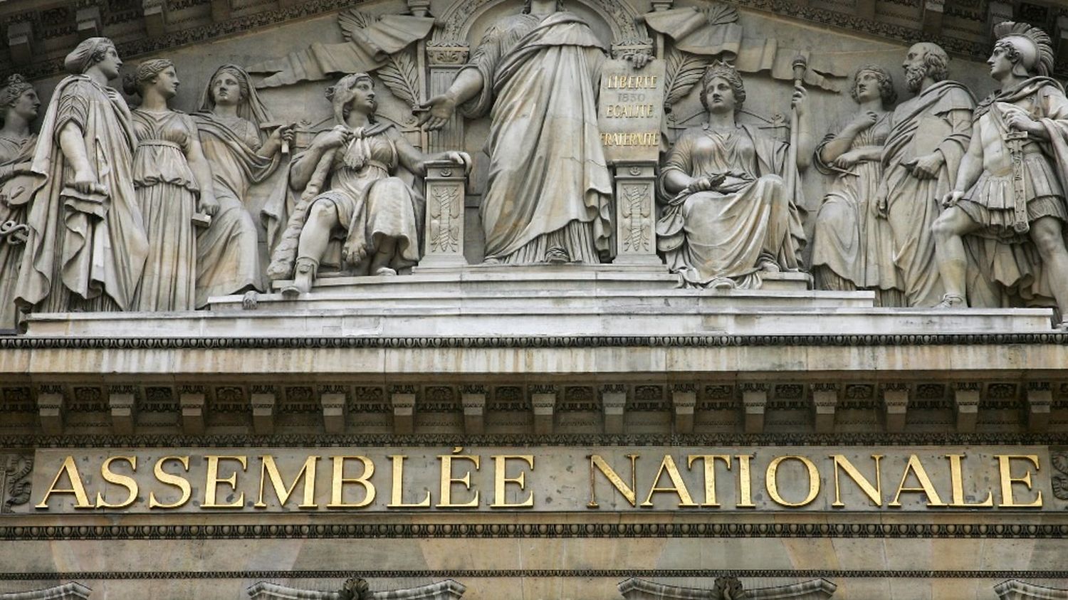"Le projet de loi était extrêmement dangereux" : Alexandre, le citoyen à l'origine de la pétition contre la loi Yadan se réjouit de la mobilisation