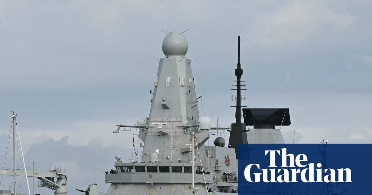 HMS Dragon docks in eastern Mediterranean after problems with water systems