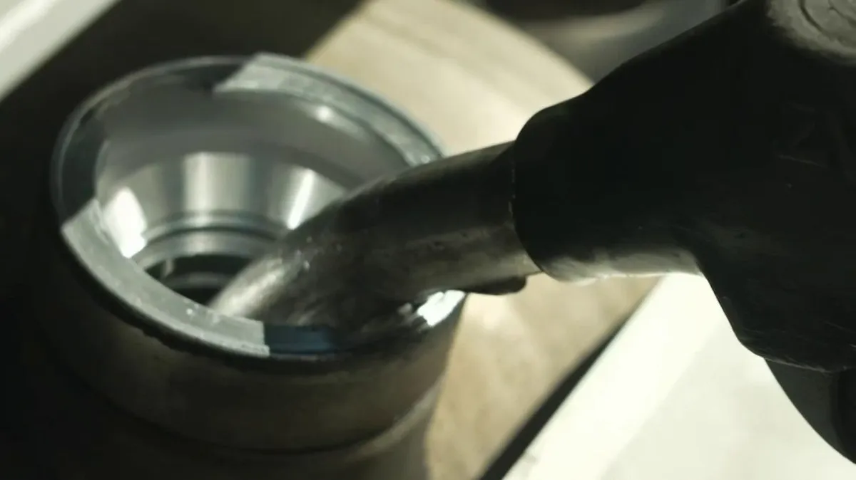 "Ils arrivent même à nous mettre des coups de pioche dans les réservoirs" : les vols de carburant se multiplient dans le contexte de la flambée des prix