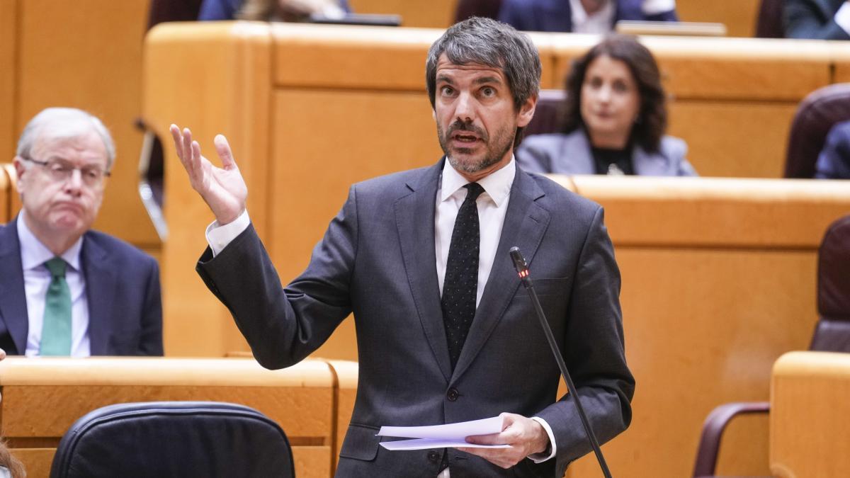 
                                                                                        Urtasun vuelve a rechazar el traslado del 'Guernica' al País Vasco
                                                                                    