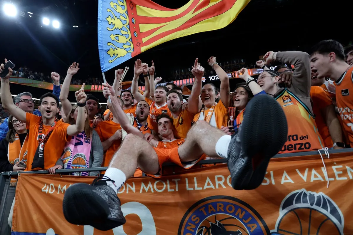 El Valencia Basket supera al Milán y alcanza los ‘playoffs’ de la Euroliga 