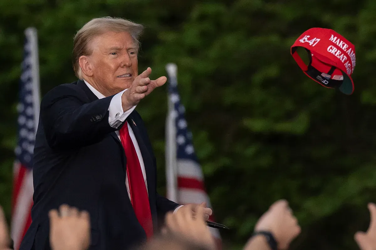 Rebelión en el mundo MAGA para destituir a Donald Trump: "Es un lunático genocida"
