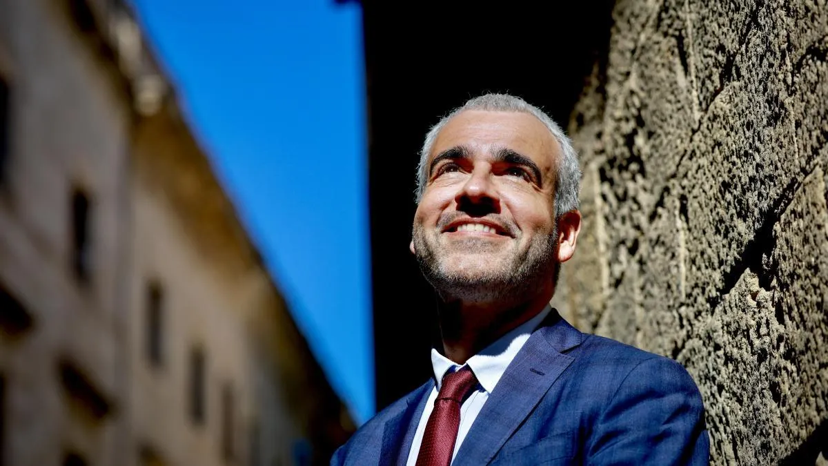 
                                                       “¿Es demasiado un millón por un libro y Cristiano gana 200 al año?”
                                                   