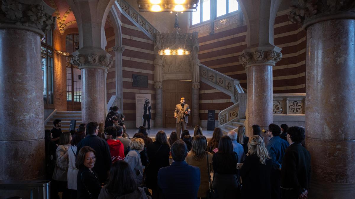 
                                                                                                                Barcelona reabre el cementerio de los libros olvidados por un día
                                                                                                            