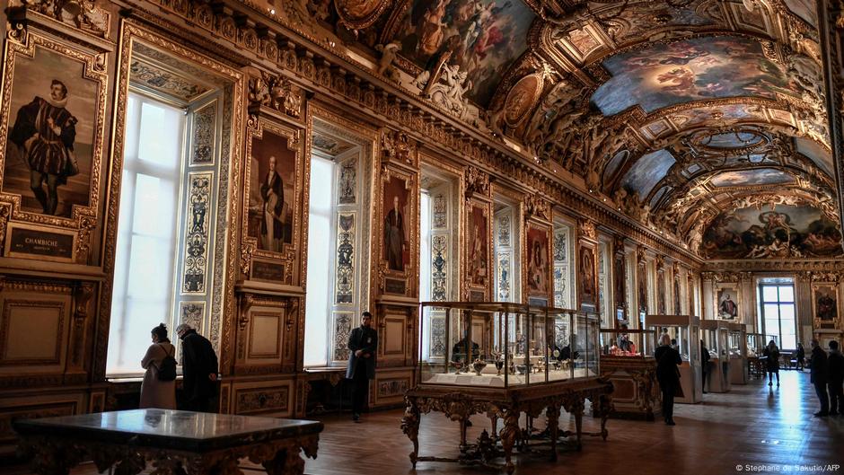France: Louvre, government deny security shortfalls in heist