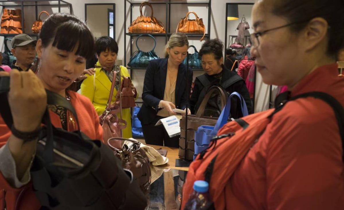 El récord turístico dispara un 19% las devoluciones del IVA por compras a los viajeros extracomunitarios