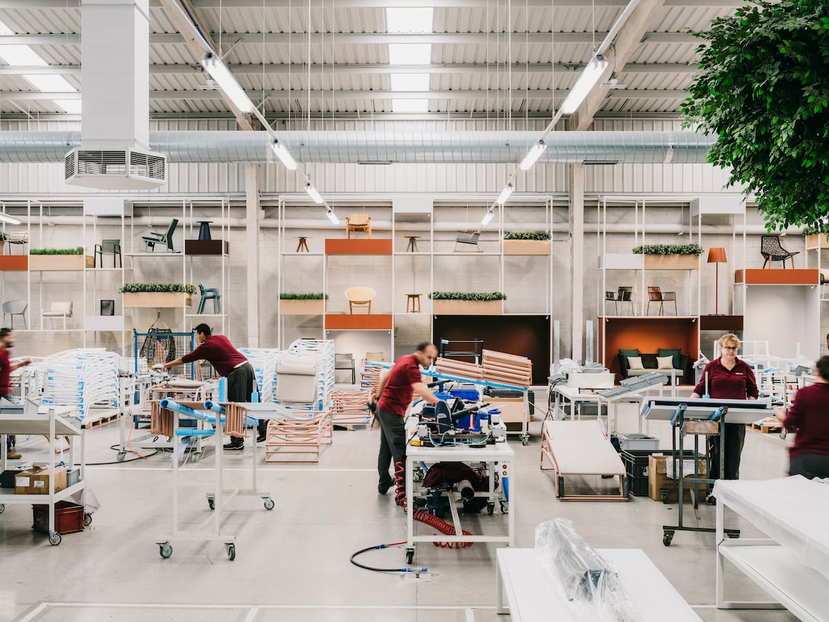 Así es Kettal, la empresa de muebles para exterior que hace obras de diseño