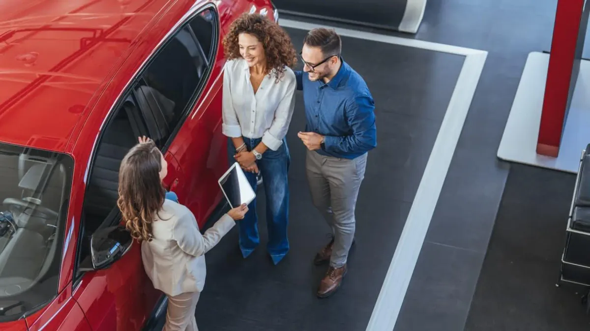 
         La guerra en Irán llena de incertidumbre al sector del automóvil y acentúa la preocupación de los compradores por los precios 
    