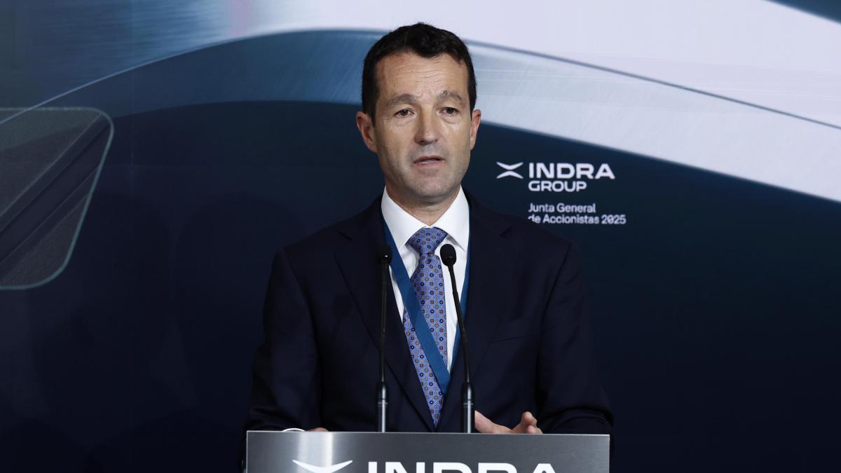 
                El Gobierno mantiene viva la fusión de Indra y EM&E tras la caída de Escribano
            