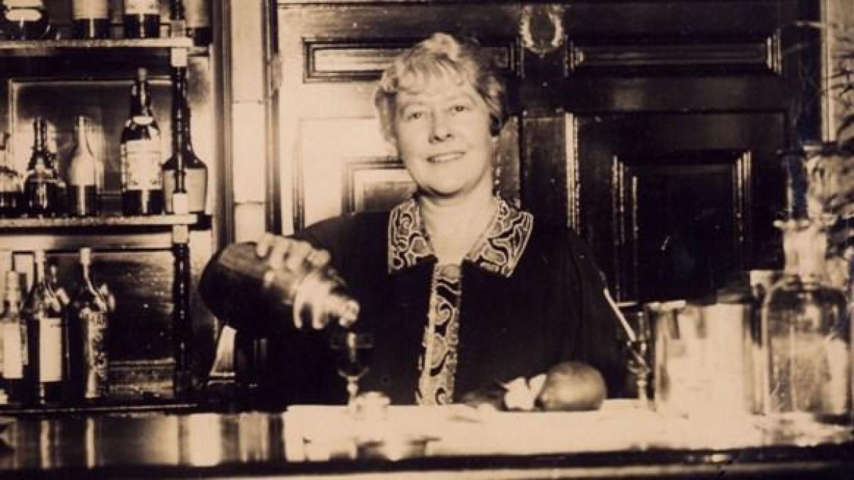 
                                 Ada Coleman, la bartender que inventó un cóctel icónico y destacó en un sector muy masculino
                             