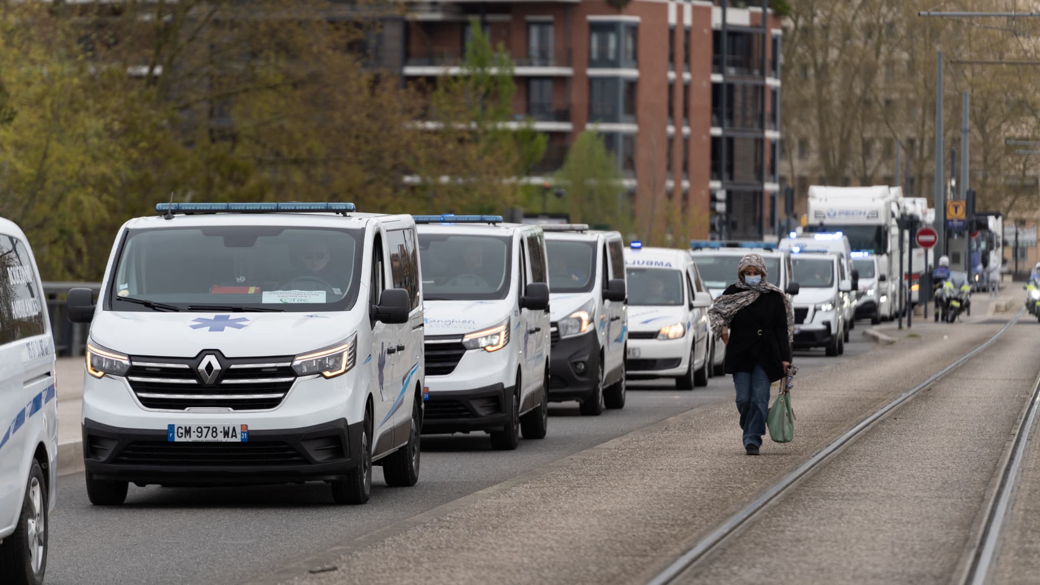 "On nous a mis de côté": les ambulanciers privés en grève ce mercredi, alors que les défaillances d'entreprises du secteur ont triplé en 2025
