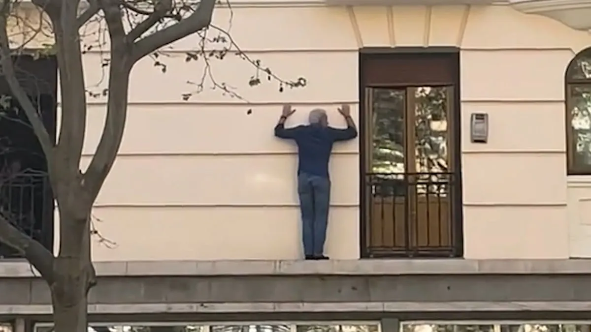 El ‘Spiderman’ de la calle de la Princesa: un hombre se olvida las llaves y entra a su piso en Madrid trepando por la fachada