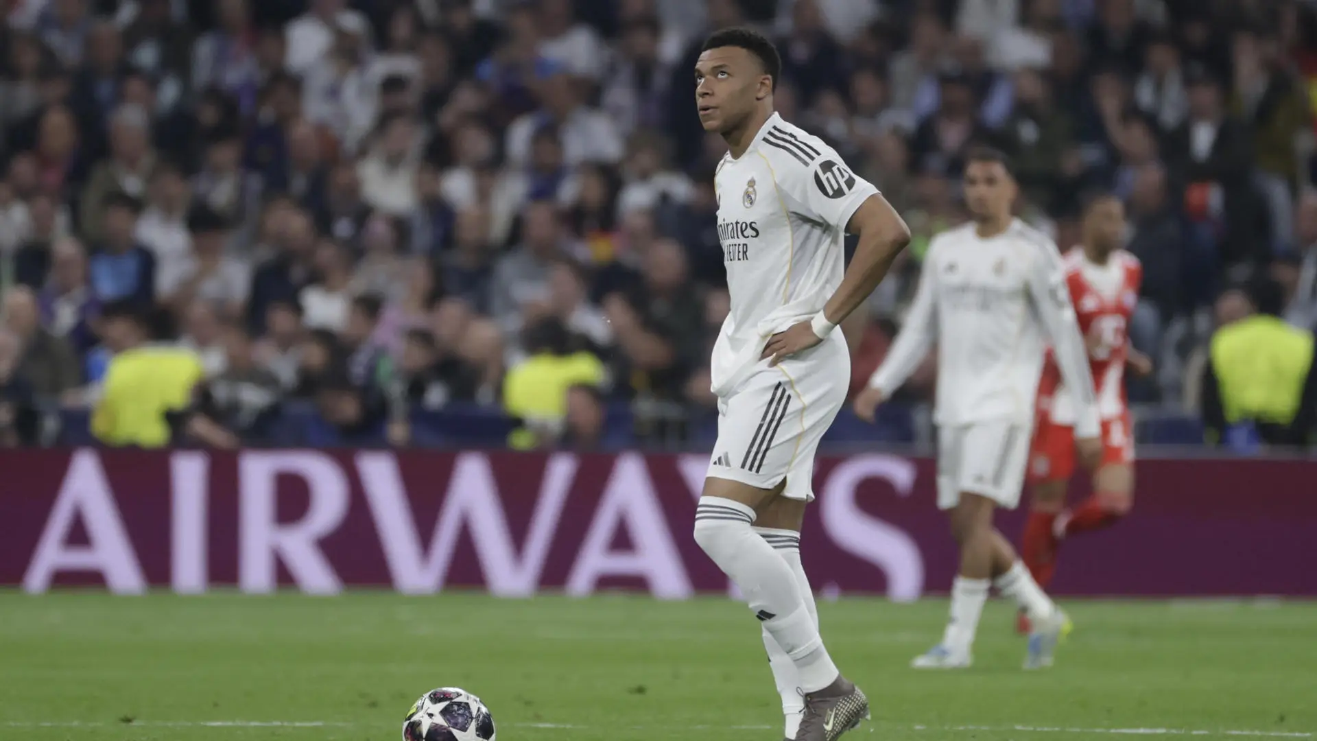 
         La reacción de Mbappé tras la derrota del Madrid: se niega a hablar con la prensa y se marcha a los vestuarios 
    