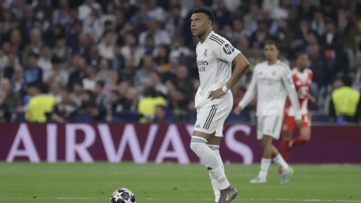
         La reacción de Mbappé tras la derrota del Madrid: se niega a hablar con la prensa y se marcha a los vestuarios 
    