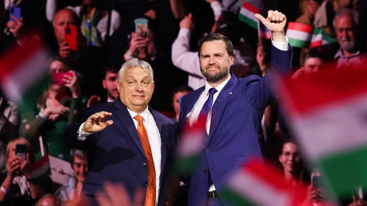 En visite en Hongrie, J.D. Vance tacle les "bureaucrates de Bruxelles" et vante les mérites de Viktor Orban avant les législatives