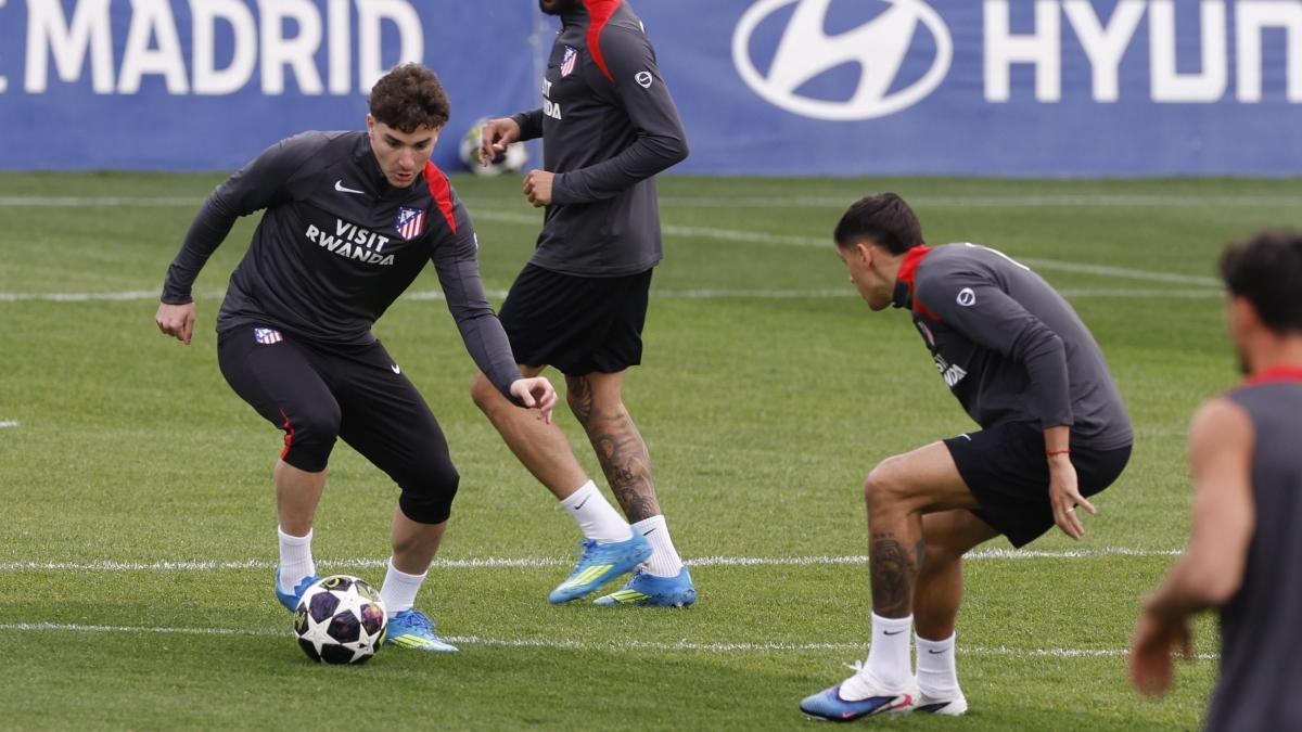 
                                                                                                Julián Álvarez, ¿como el Niño Torres o como el Tigre Falcao?
                                                                                            