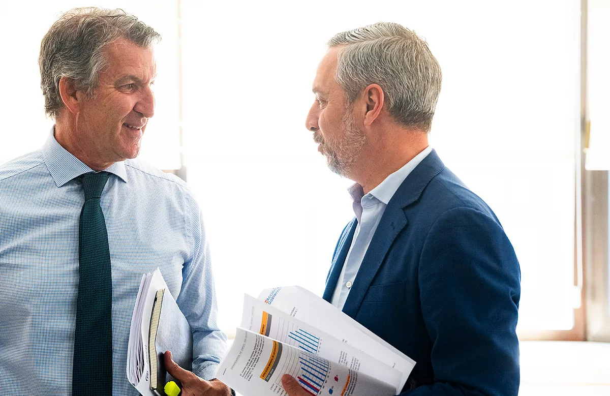 Feijóo se compromete a deflactar el IRPF en su primer año gobernando en el comienzo de la campaña de Renta más "voraz" de Sánchez