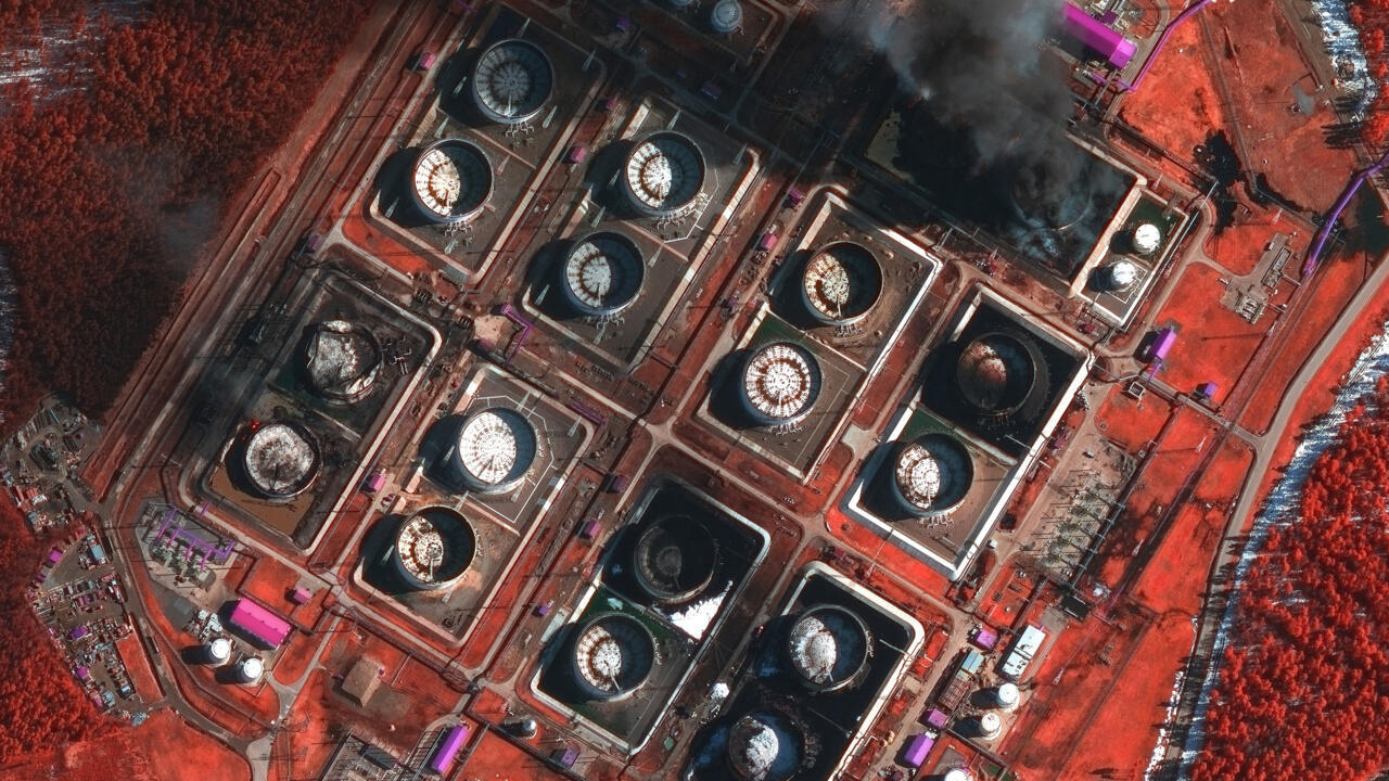 L’intensification des frappes ukrainiennes sur des sites pétroliers russes porte-t-elle ses fruits?