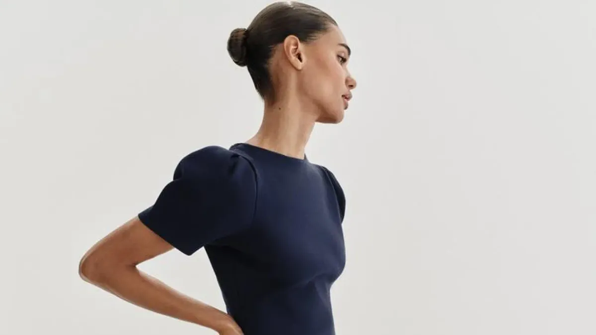 Hemos fichado en Zara el vestido corto de punto cómodo y versátil que no dejarás de ponerte