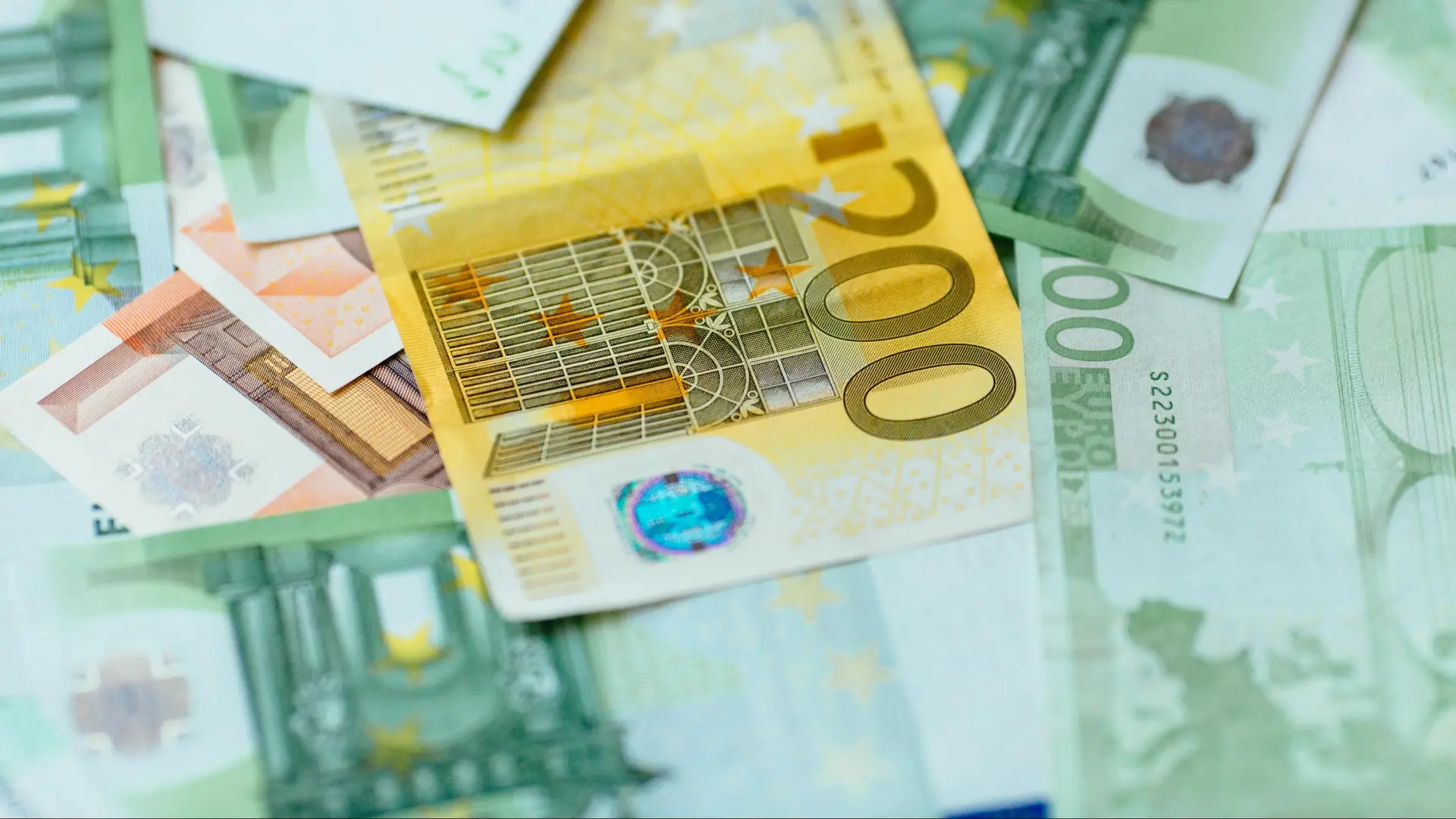 
         Exención del SMI: cómo te afecta la Renta 2025-2026 si cobras el salario mínimo 
    