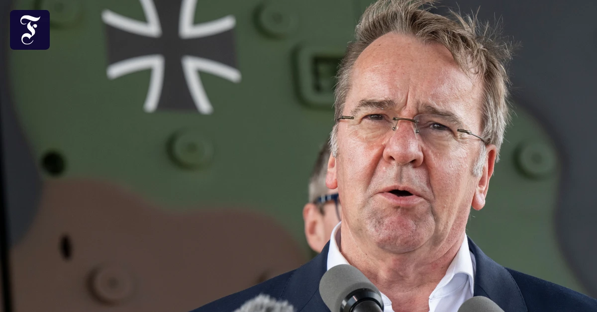 Auslandsreisen: Pistorius will Meldepflicht für Männer aussetzen