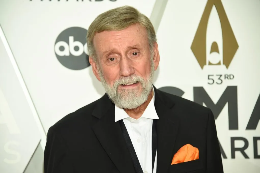 Ray Stevens, leyenda del country, se rompe el cuello tras una caída