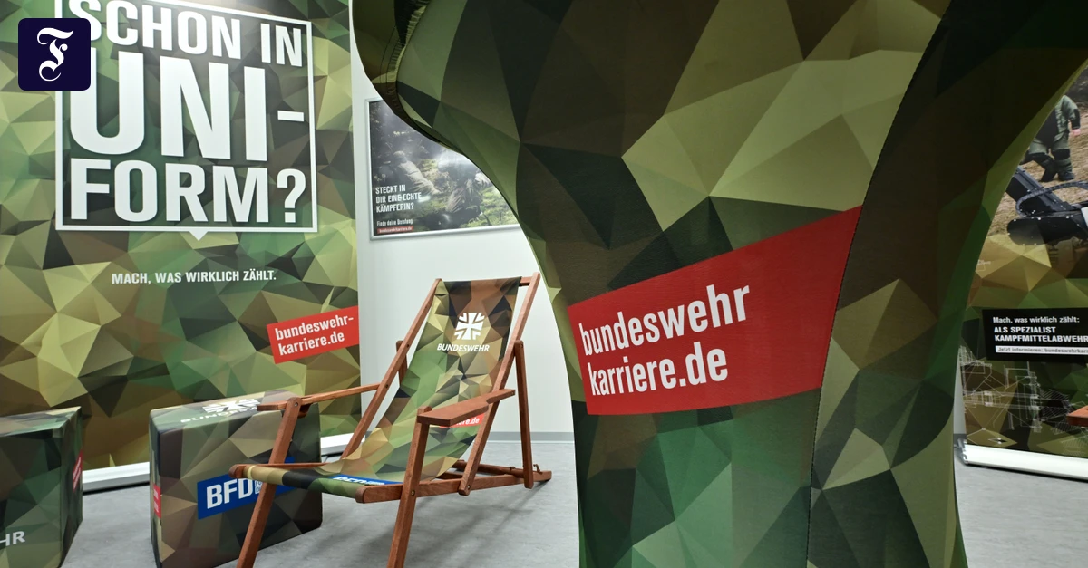 F.A.Z. Einspruch Podcast: Müssen Männer sich jetzt vor Auslandsreisen bei der Bundeswehr abmelden?