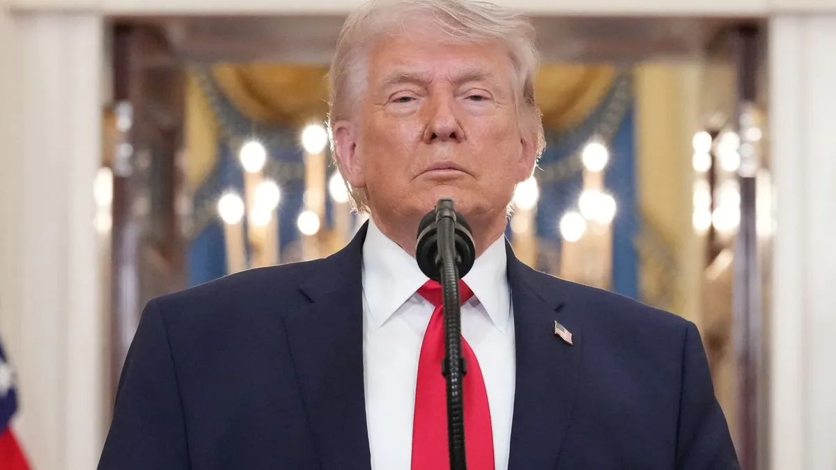 "Il n'y aura aucune exception ni dérogation!": Trump menace de 50% de droits de douane les pays qui "fournissent des armes" à l'Iran