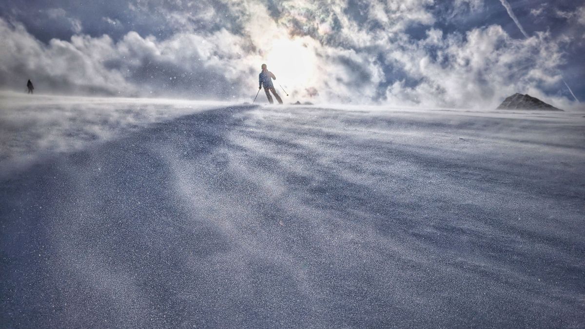 Skigebiet Zillertal Arena: Mann aus München stirbt nach schwerem Skiunfall in Tirol