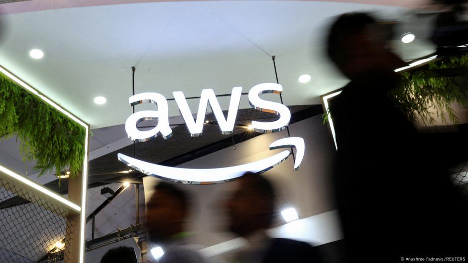 Outage at Amazon cloud service unit causes major disruption