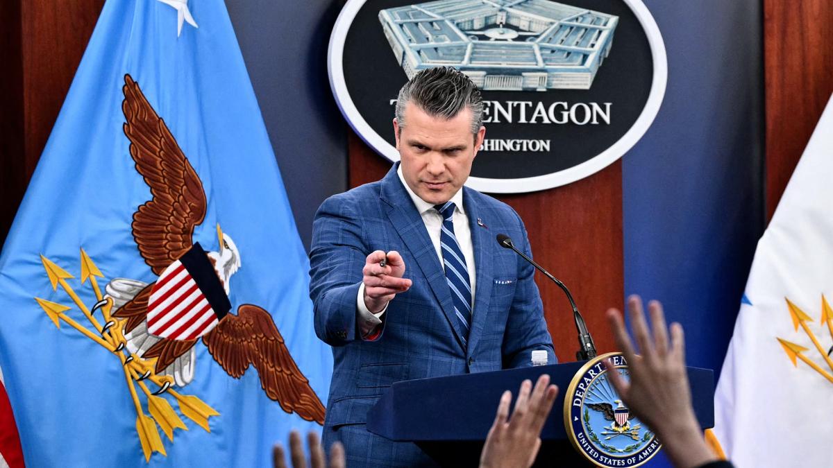 
          EE.UU. e Irán claman victoria tras aceptar una frágil tregua de dos semanas
      