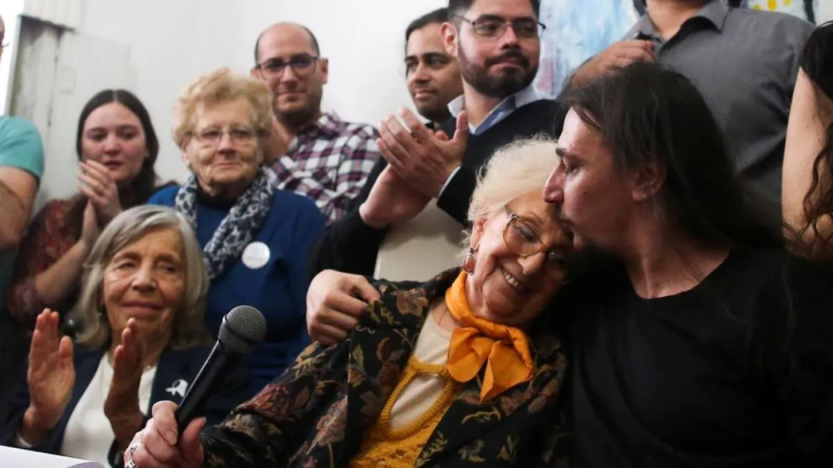 
                                                                             Milei paraliza la búsqueda fuera de Argentina de bebés robados en la dictadura
                                                                         