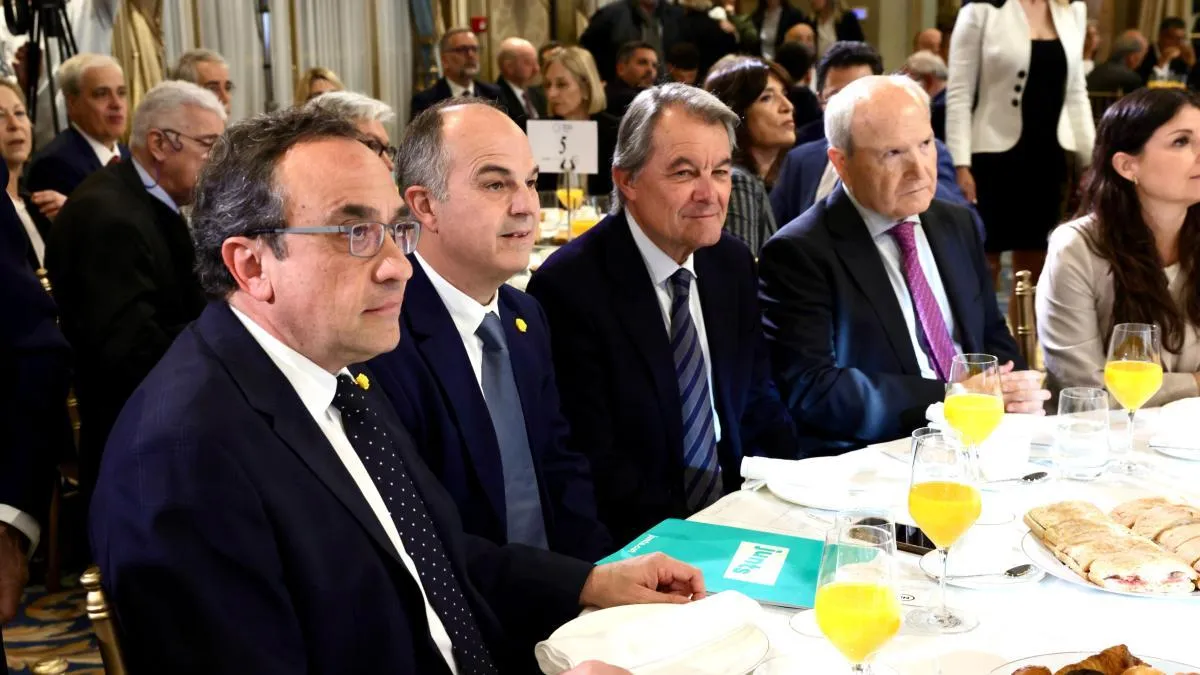 
                                                                                Junts se fija el verano como fecha límite para resolver la candidatura de Barcelona
                                                                            