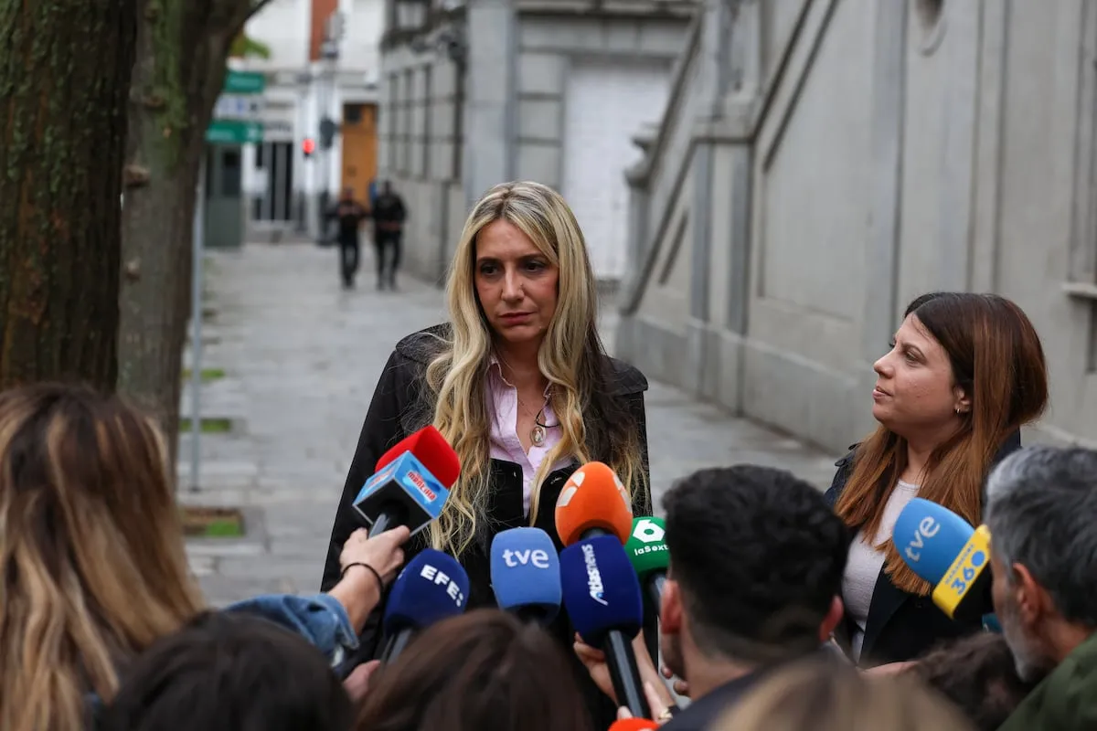 Extraños en un tren: “¿Y a una persona que no está yendo a trabajar, se le sube el sueldo?"   