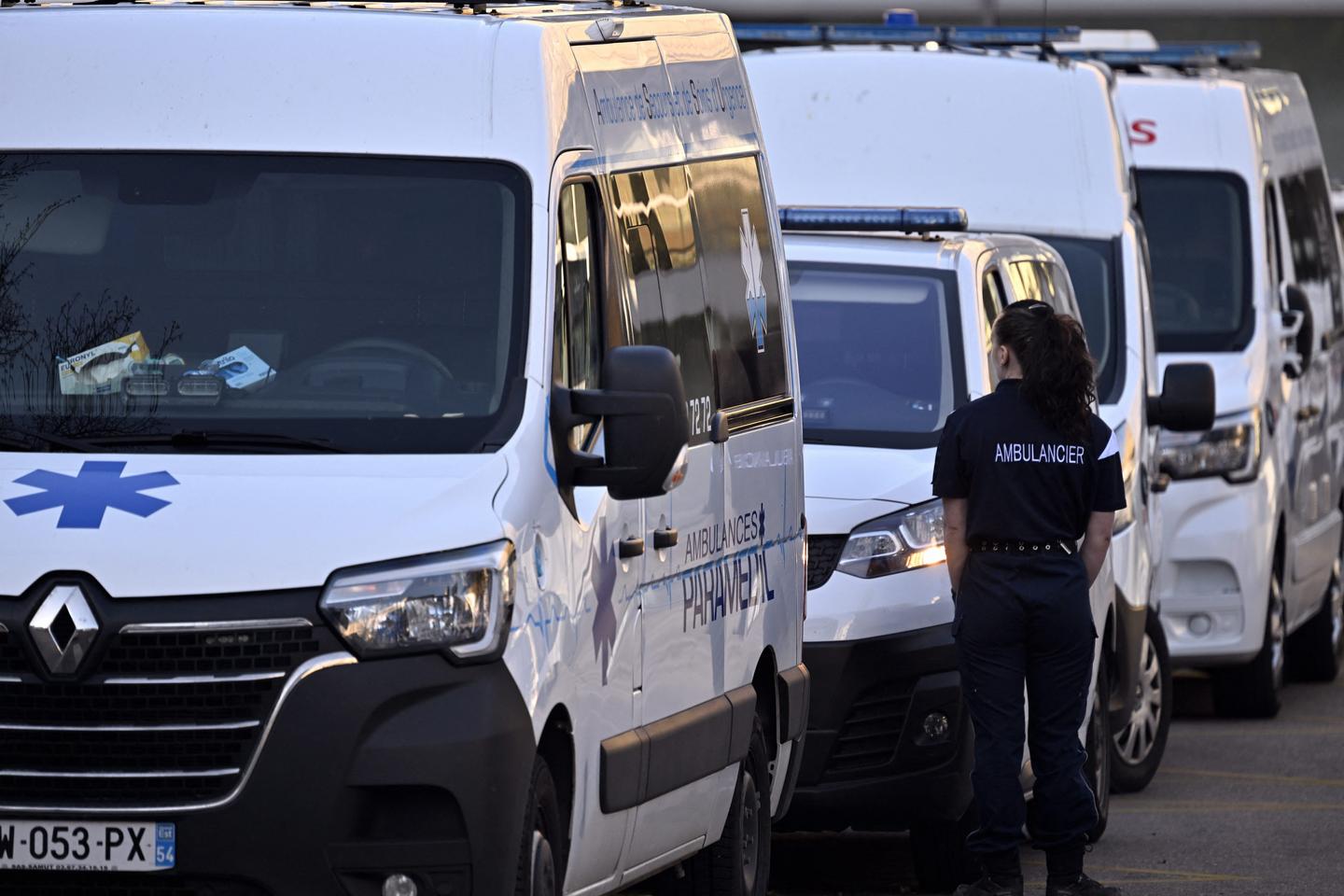« Journée blanche » des ambulanciers, qui alertent sur un secteur à bout de souffle