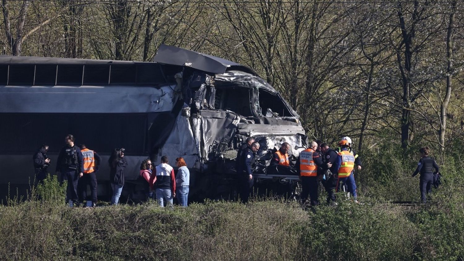 Collision entre un poids lourd et un TGV dans le Pas-de-Calais : le chauffeur du camion mis en examen pour homicide routier