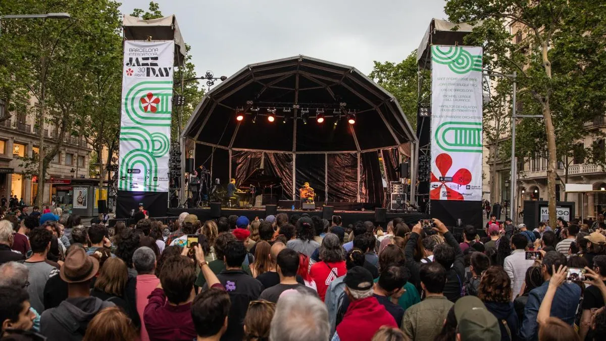 
                                                                                                                      El festival de Jazz de Barcelona crece con Branford Marsalis, Sullivan Fortner y Maria Schneider
                                                                                                                  