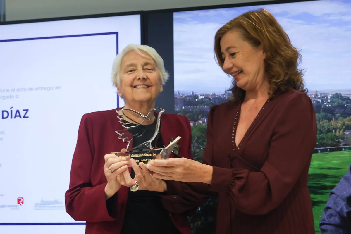 Soledad Gallego-Díaz recibe el Premio de Ética Periodística de la FAPE: “Este oficio exige un compromiso desde que se empieza”