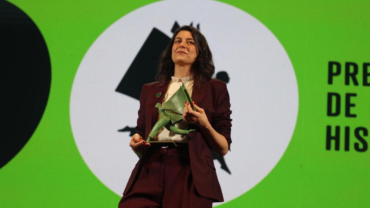 
                               Samanta Schweblin se proclama ganadora del premio Aena y se lleva un millón de euros
                           