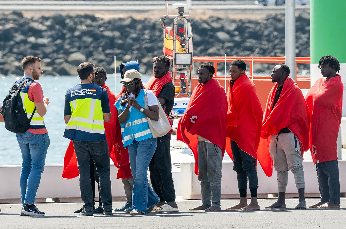 Bruselas alerta de que "no ha recibido ninguna comunicación oficial de España" sobre la regularización masiva de inmigrantes