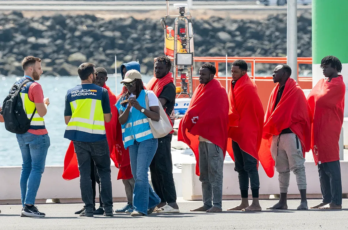 Bruselas alerta de que "no ha recibido ninguna comunicación oficial de España" sobre la regularización masiva de inmigrantes