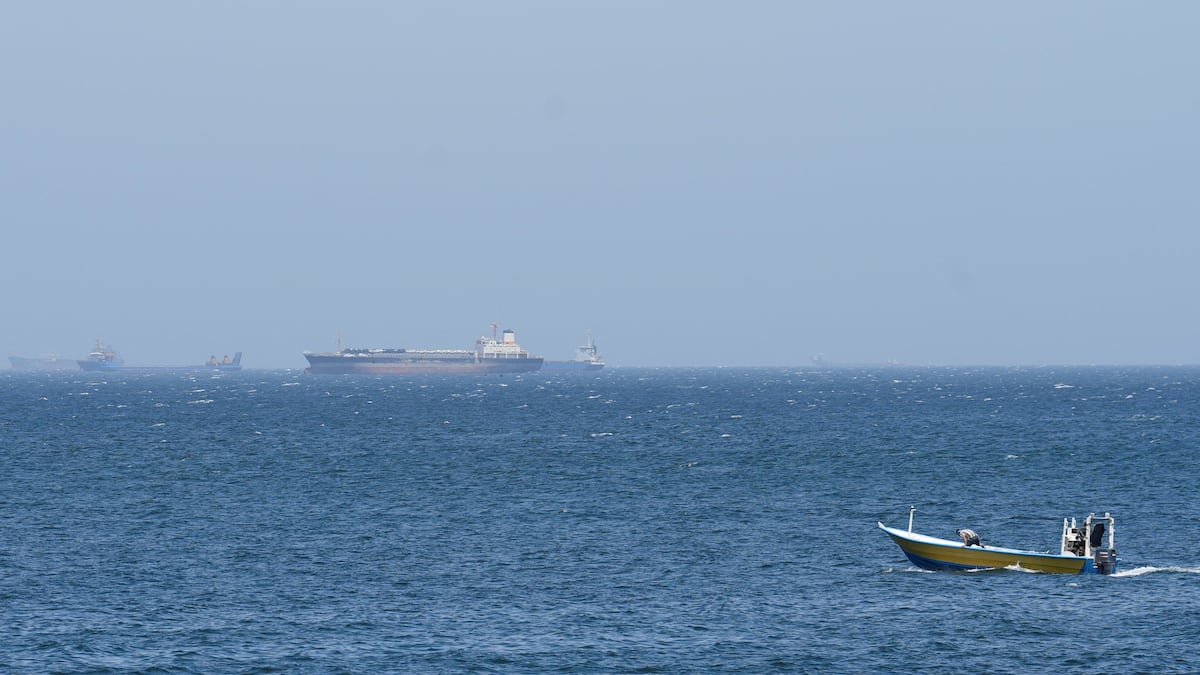 Pagar un peaje a Irán por cruzar el estrecho de Ormuz: una moderna piratería contraria al derecho internacional