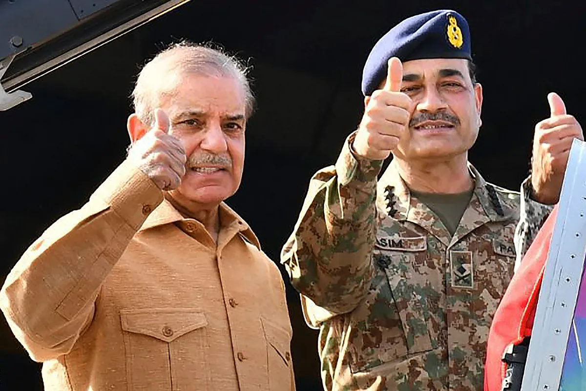 El mariscal "favorito" de Trump y un discreto líder burócrata: la dupla paquistaní que logró el alto el fuego en Irán