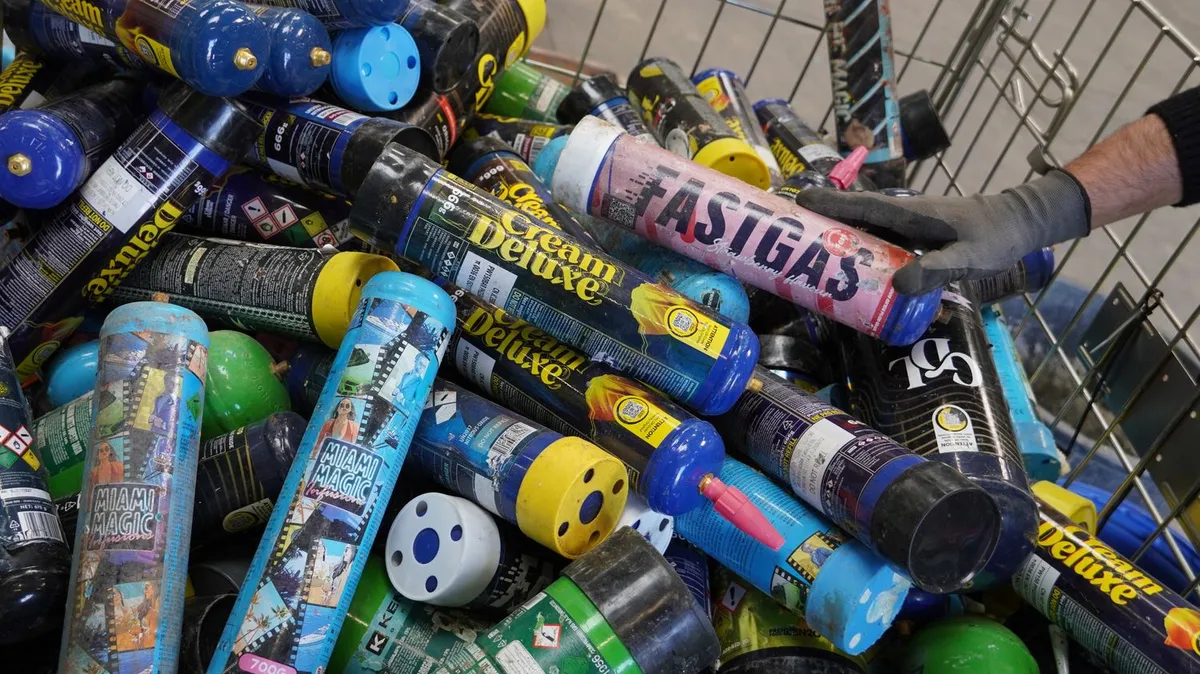 Explosions dans les incinérateurs, prix du recyclage et pollution : pourquoi le protoxyde d'azote coûte "un pognon de dingue" aux collectivités